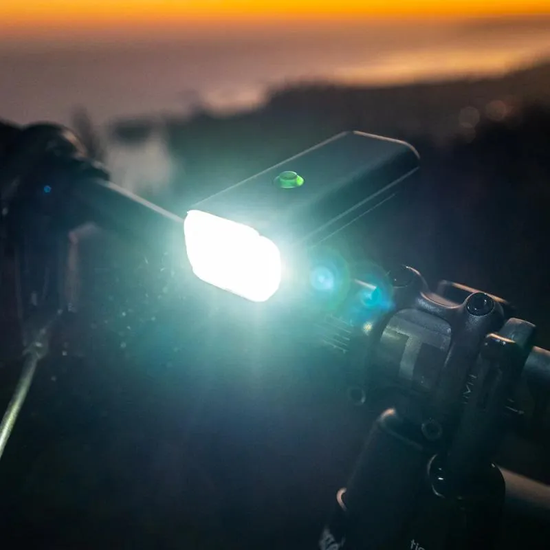 Světlo Lezyne Macro Drive 1400 Plus - přední, akumulátor 5200 mAh, černá - 15