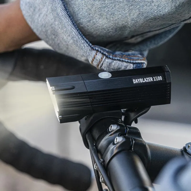 Světlo Blackburn Dayblazer 1500 USB-C - přední - 6