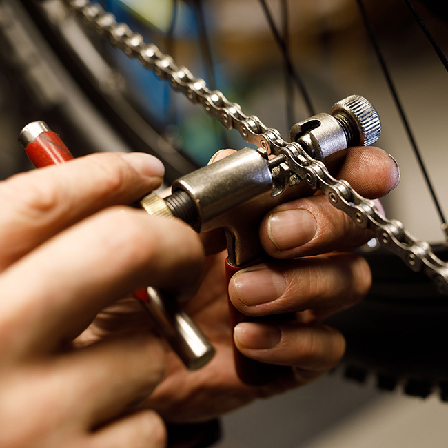 Servis jízdních kol – práce v dílně